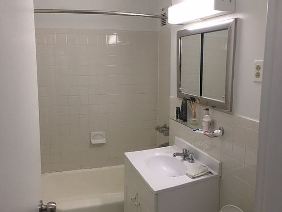 4th image of 5610 94th St APT 5T