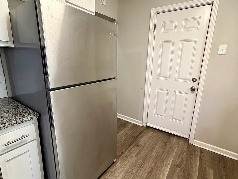 815 E Albert Ave — Photo 13