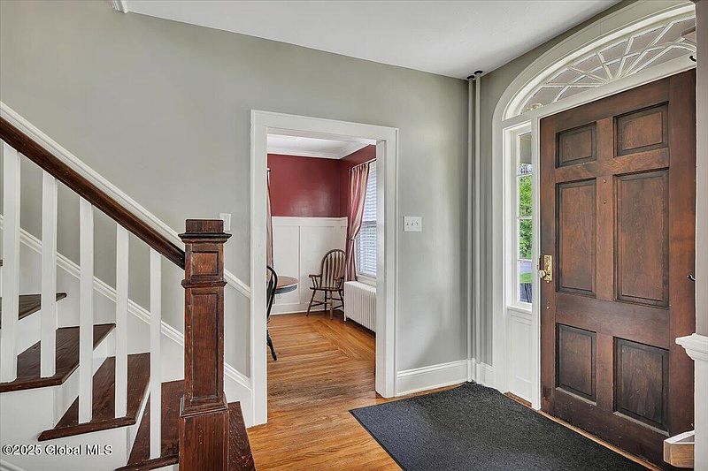 4th image of 540 Kenwood Avenue