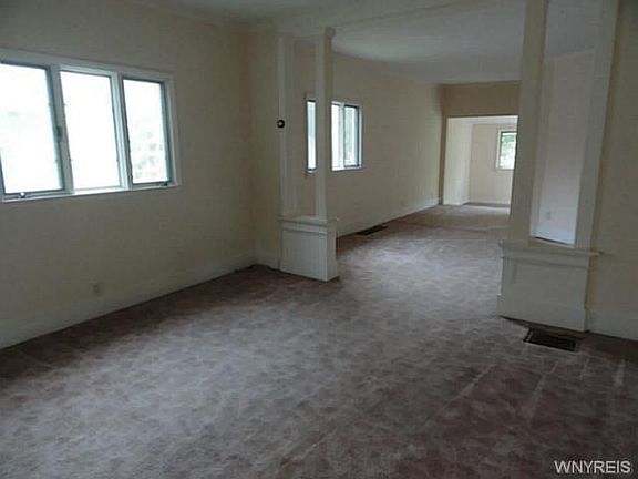 3rd image of 423 E Stenzil St