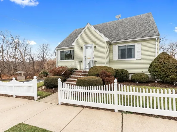 3 Adams St, Salem, MA 01970