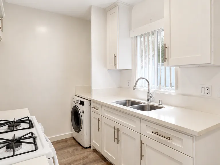 212 W Elk Ave #2 — Photo 11