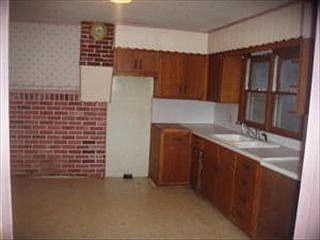 2nd image of 406 S 3rd St