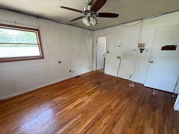 5th image of 234 Hickory St