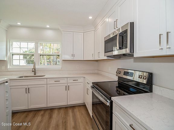 5th image of 2018 Manor Dr NE