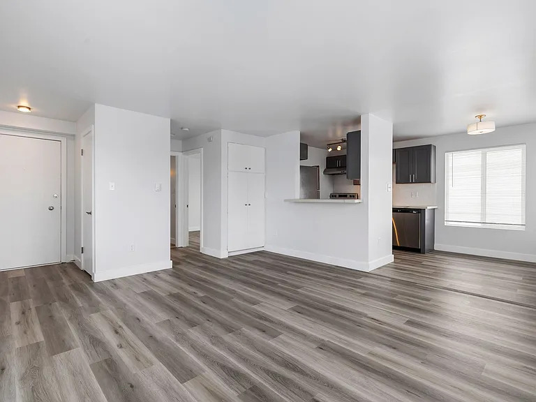 The Hallmark Apartments — Photo 8