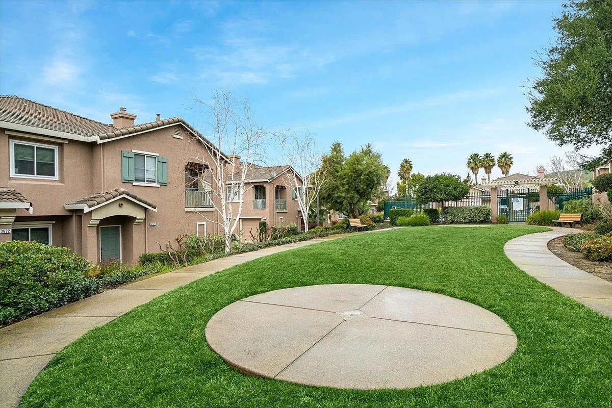 3626 Jasmine Cir photo 1