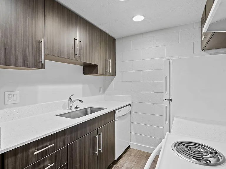 Twin Creek Apartments — Photo 1