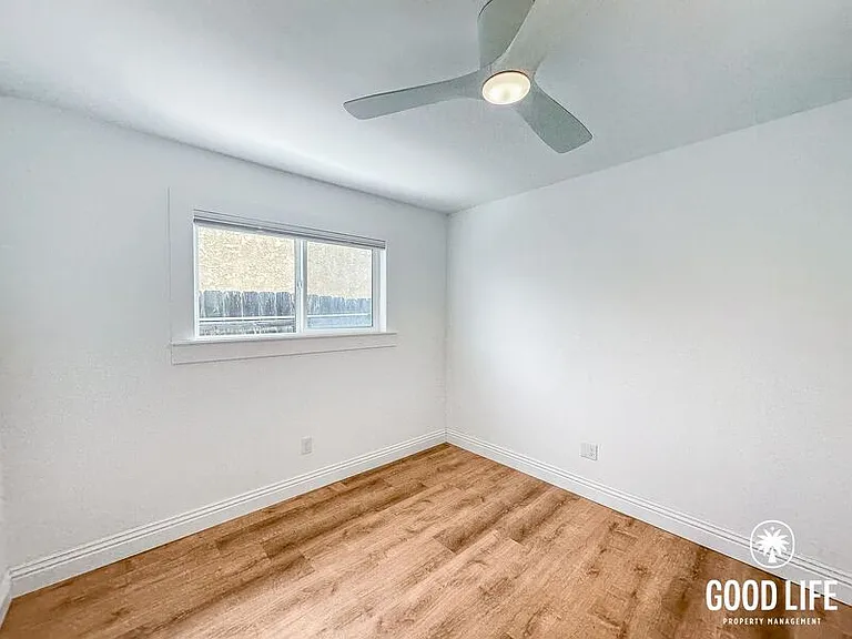 729-731 Reef Dr — Photo 14