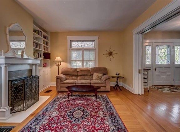 5th image of 3570 Michigan Ave