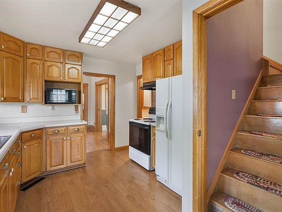 4th image of 316 N Washington St