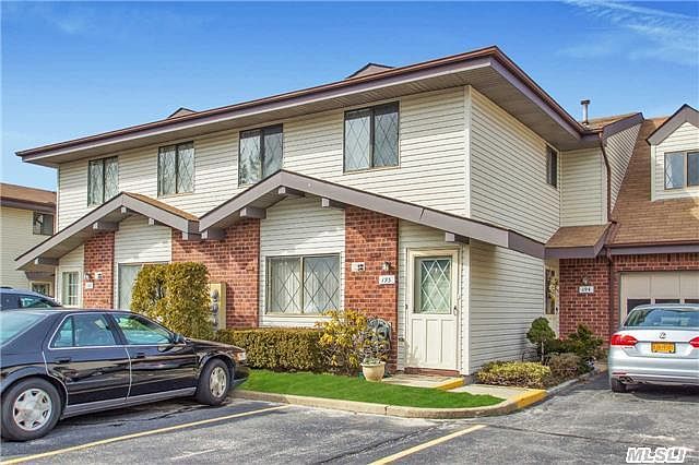 1st image of 195 Cambridge Dr E #195