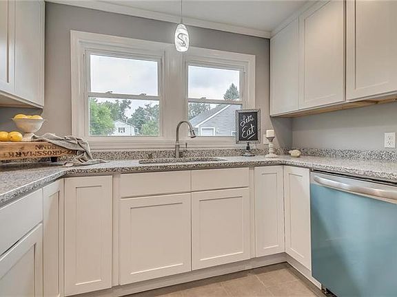 5th image of 13 Elmhurst Ave