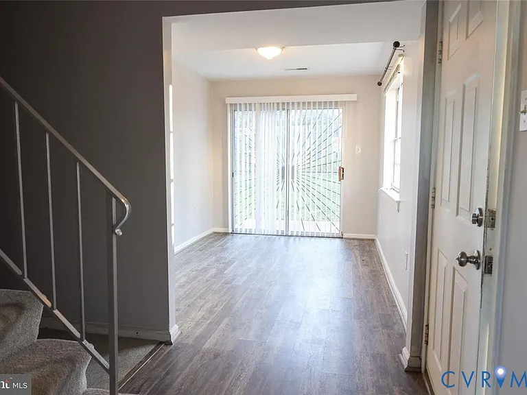 3221 Hunters Mill Dr — Photo 7