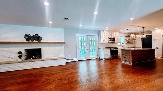 1st image of 1349 Winona Ave