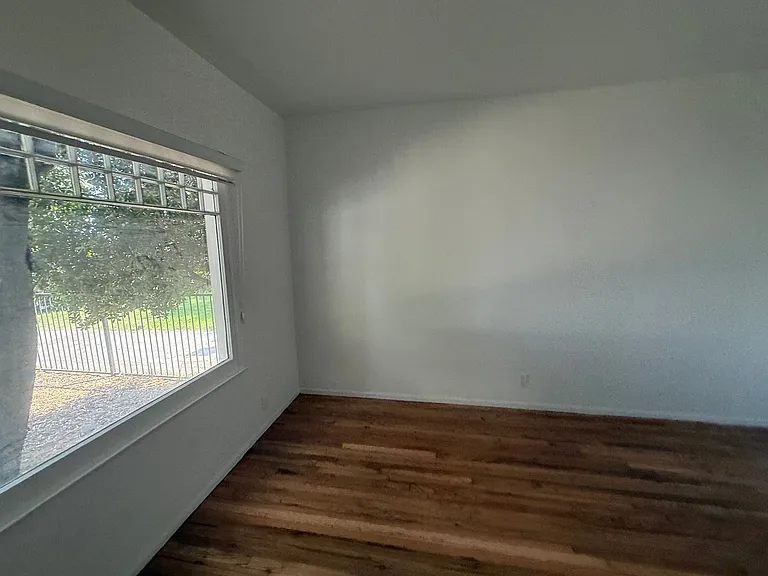 405-417 N Euclid Ave — Photo 16