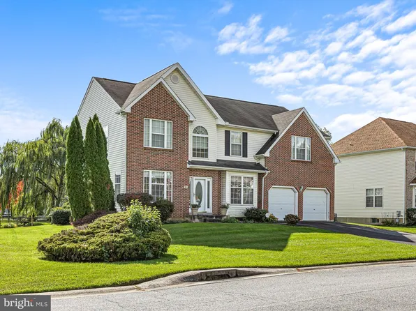 13 Moonlight Ct, Newark, DE 19702