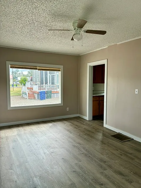 2 bed, $1,200 — Photo 2