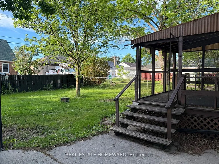 668 Harold Dr — Photo 3