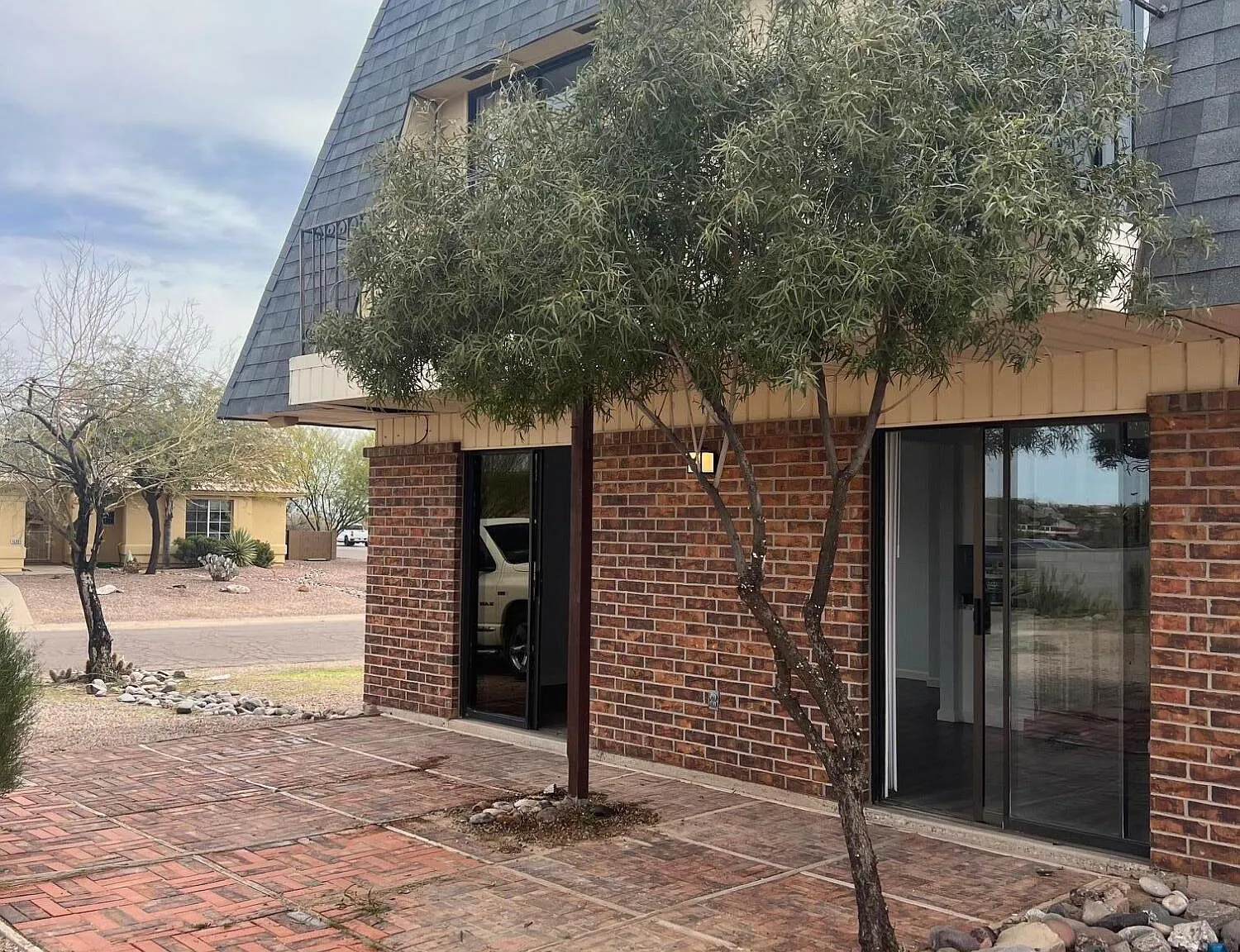 3 bed, 2.0 bath, 1450 sqft, $1,295 — Photo 2