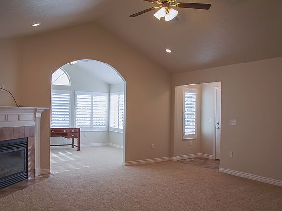 Great Room, Entry & Sun Room