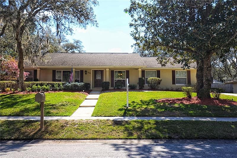 1st image of 212 Hickory Dr