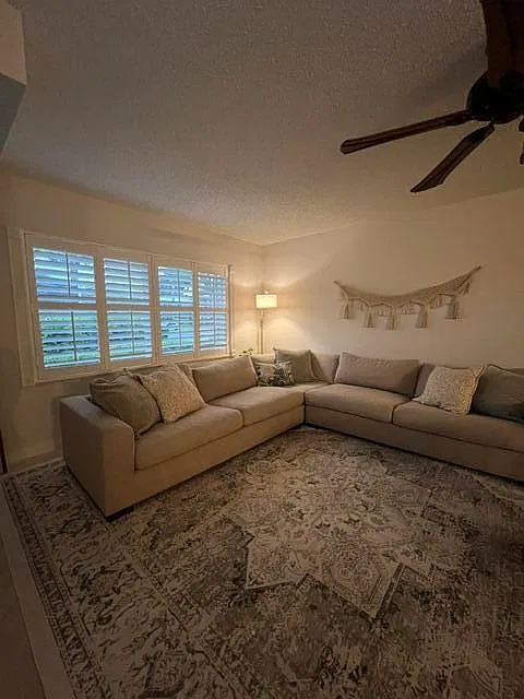 2 bed, 2.5 bath, 1374 sqft, $2,400 — Photo 2