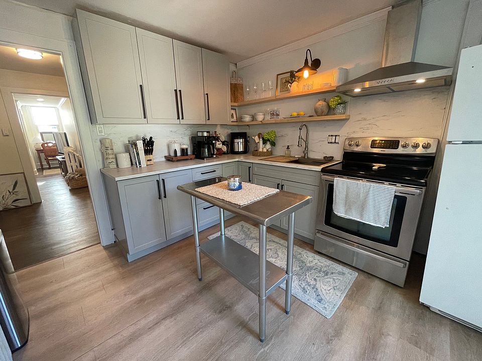 1st image of 3046 N Oakland Ave #2