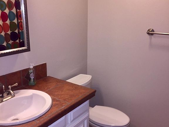 Main bath w/ tub shower