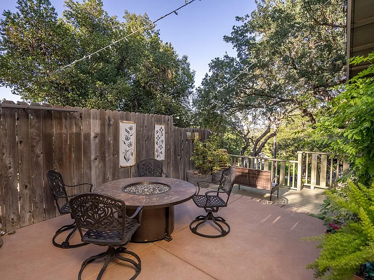 1241 Chestnut St — Photo 35