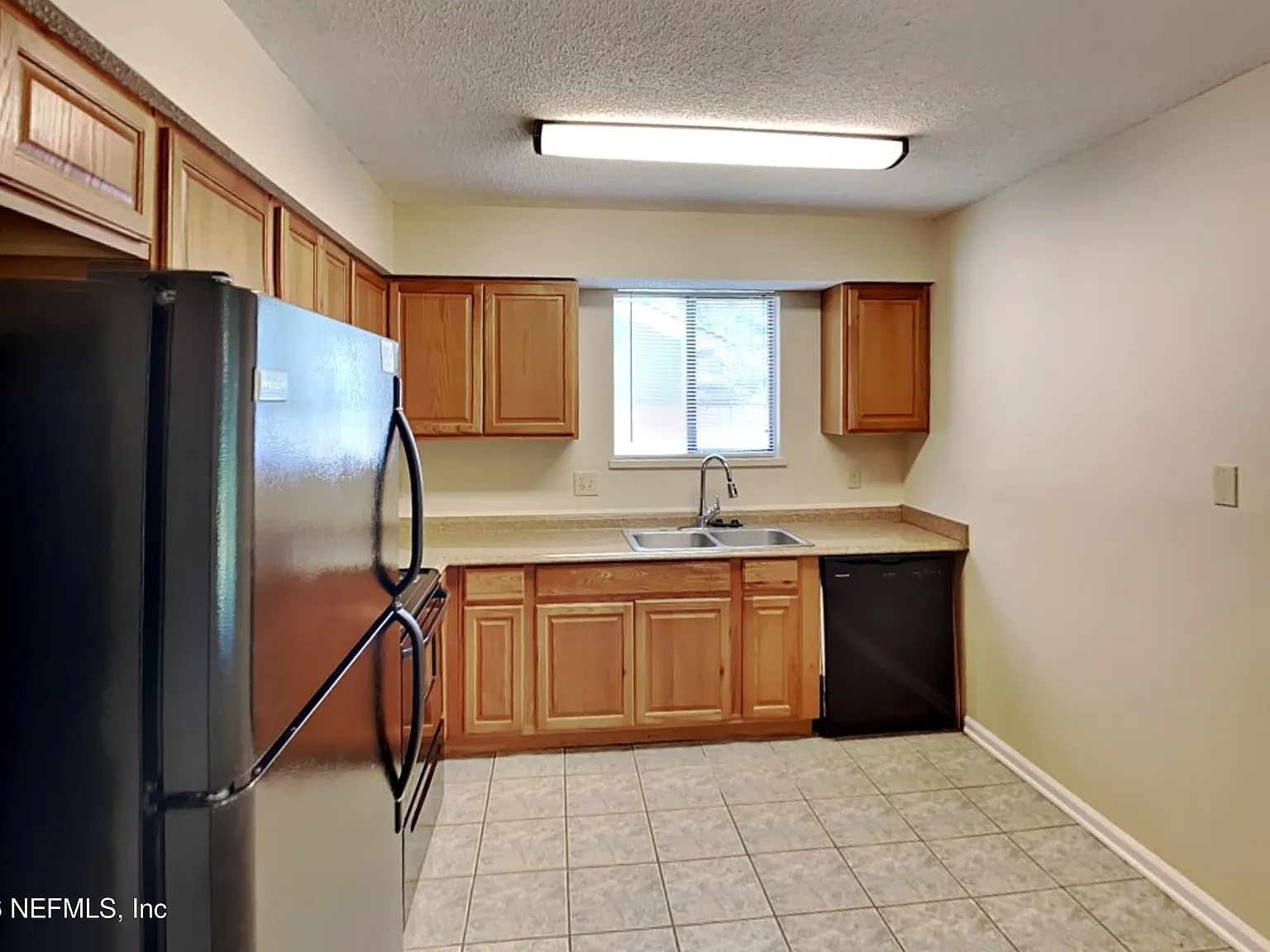 3 bed, 2.0 bath, 1212 sqft, $1,904 — Photo 4