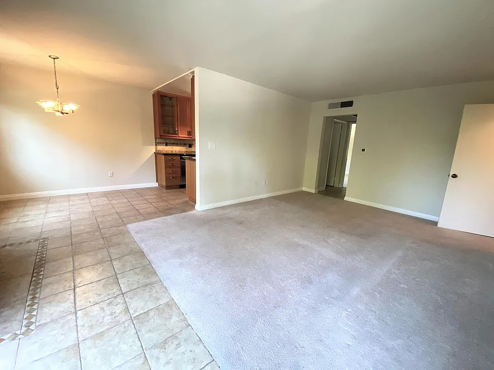 2250 S Beverly Glen Blvd #104