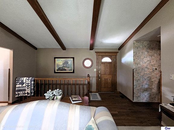 4th image of 800 Parkview Dr