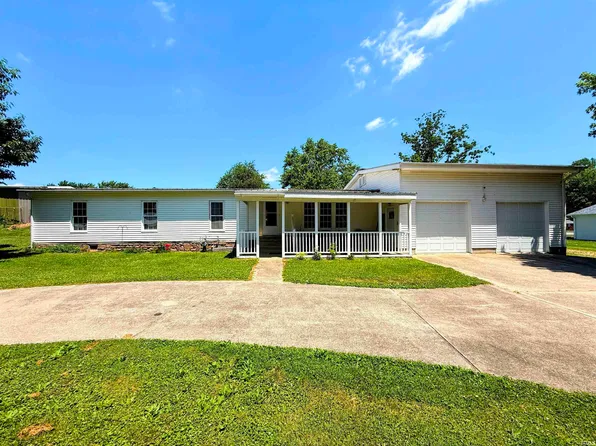 102 W Williams St, Loogootee, IN 47553