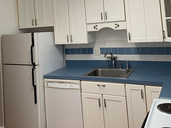 5th image of 611 Center St APT T2