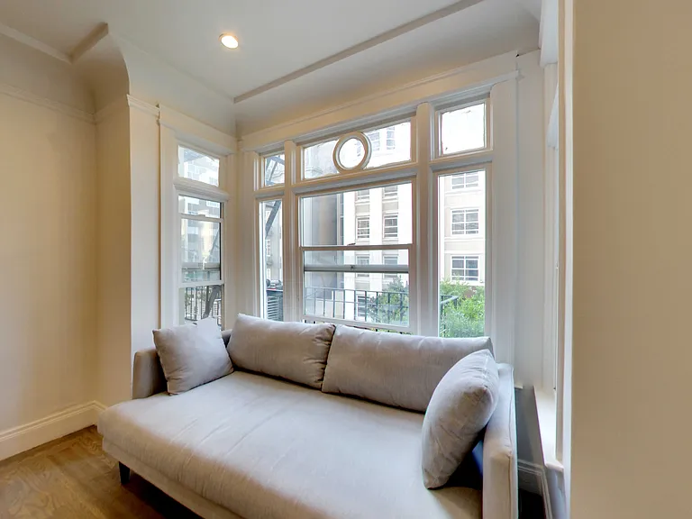 1050 Pine St #4 — Photo 11