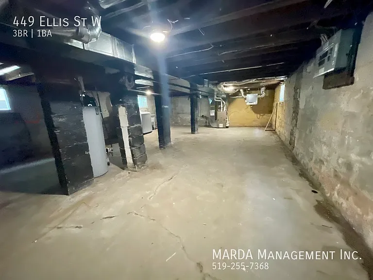 449 Ellis St W — Photo 20
