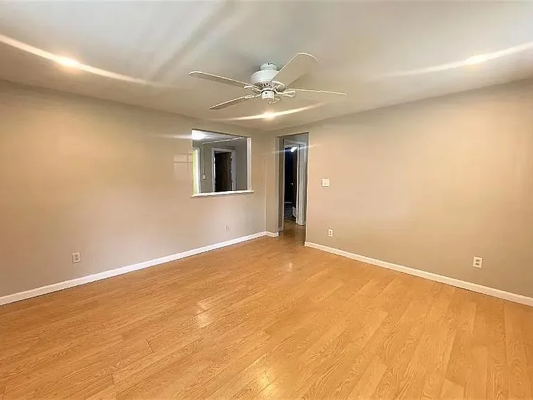 609 Poplar Ave — Photo 3
