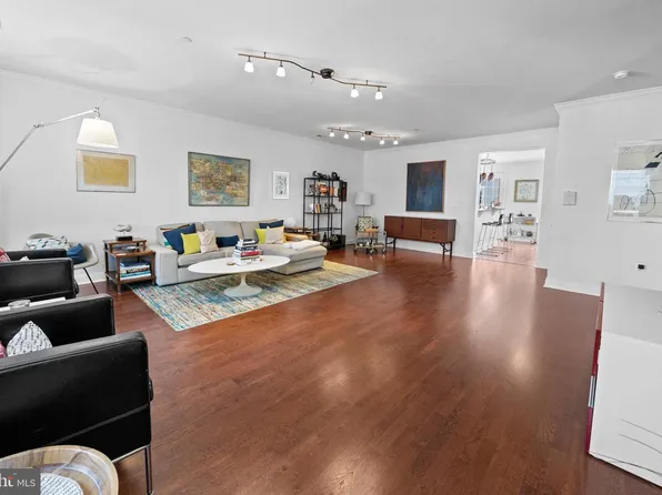 303 Captains Way, Philadelphia, PA 19146