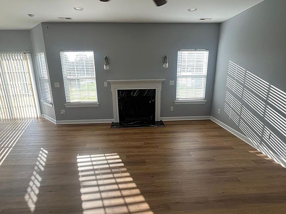 4th image of 518 Dockside Ln NW