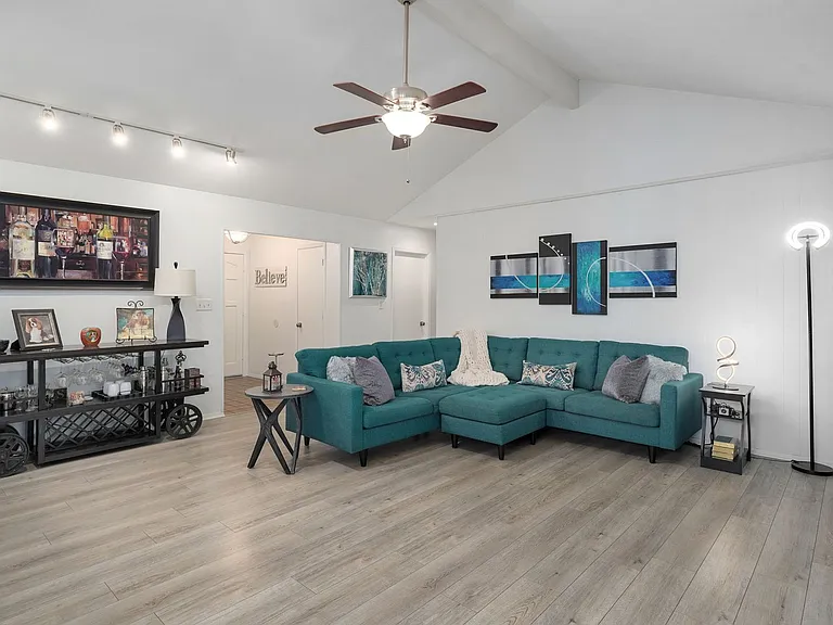 2351 S Rogers Ave — Photo 7