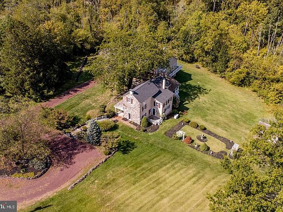 4th image of 3605 Windy Bush Rd