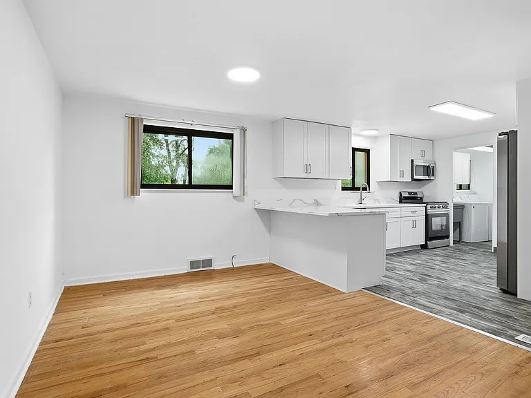 7895 Mark Dr — Photo 6