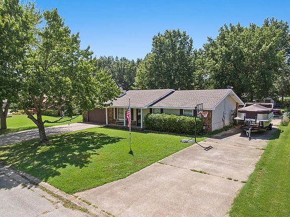 4th image of 1406 Orchard Dr