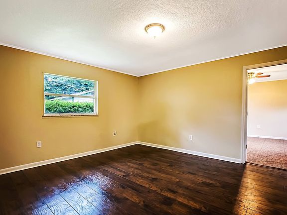 5th image of 500 Garden Dr S
