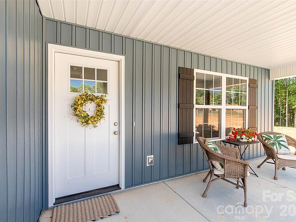 3rd image of 2489 Pineview Rd