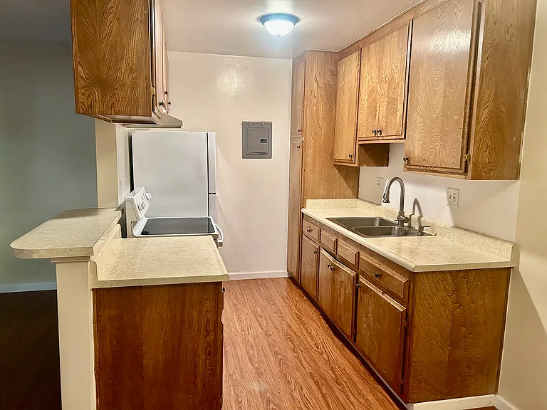 360 Temple Ave #5 — Photo 2