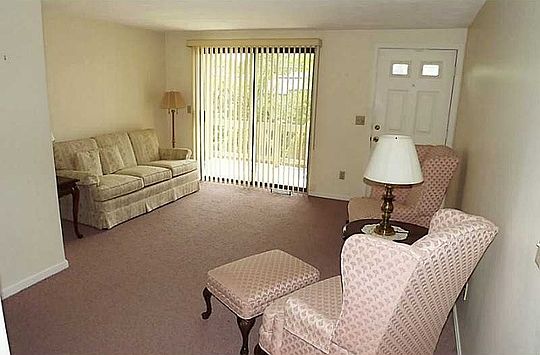 4th image of 2709 Pinewood Dr