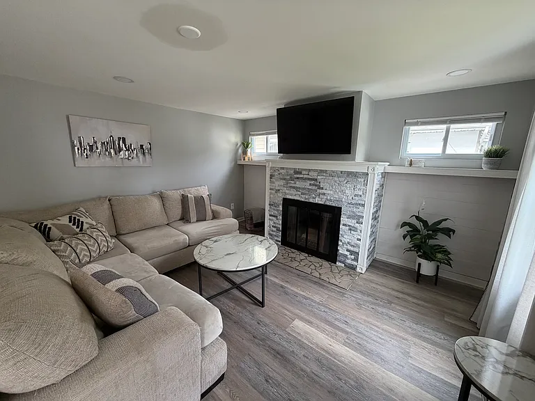 300 Edgewood Ave — Photo 3