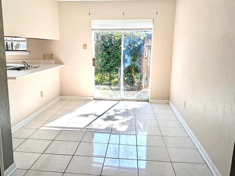 1736 Augustine Pl — Photo 10